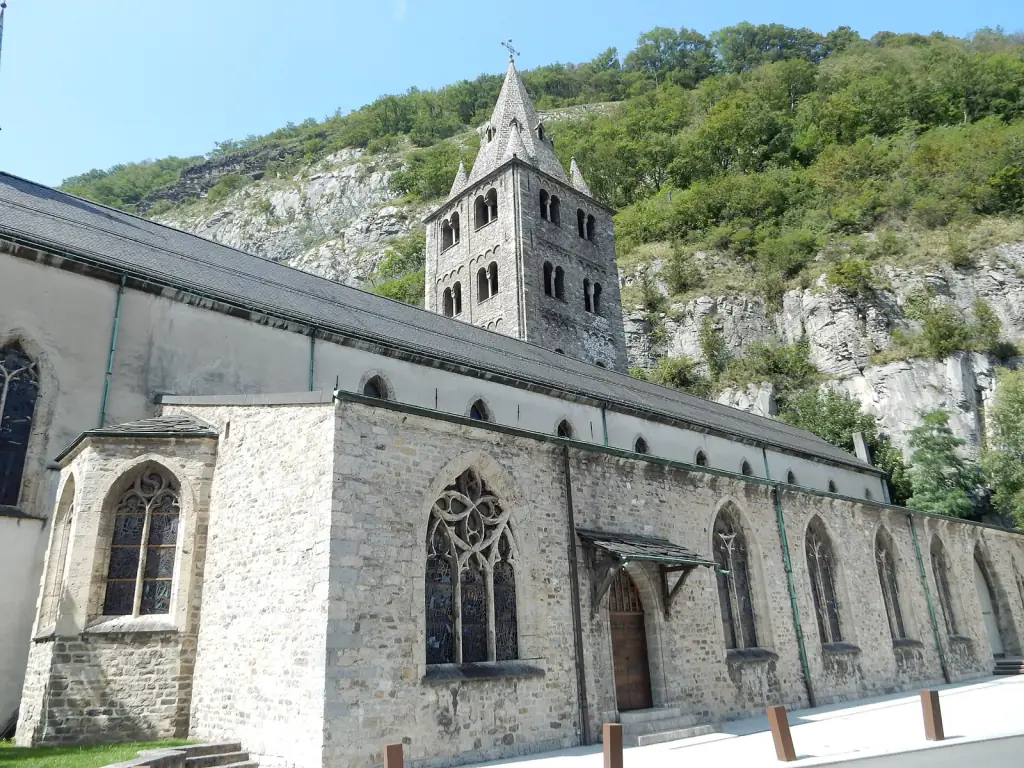 Die Abteikirche von Saint-Maurice im Wallis. Nach dem Selbstverständnis der Abtei wird hier seit 515 jeden Tag gebetet.